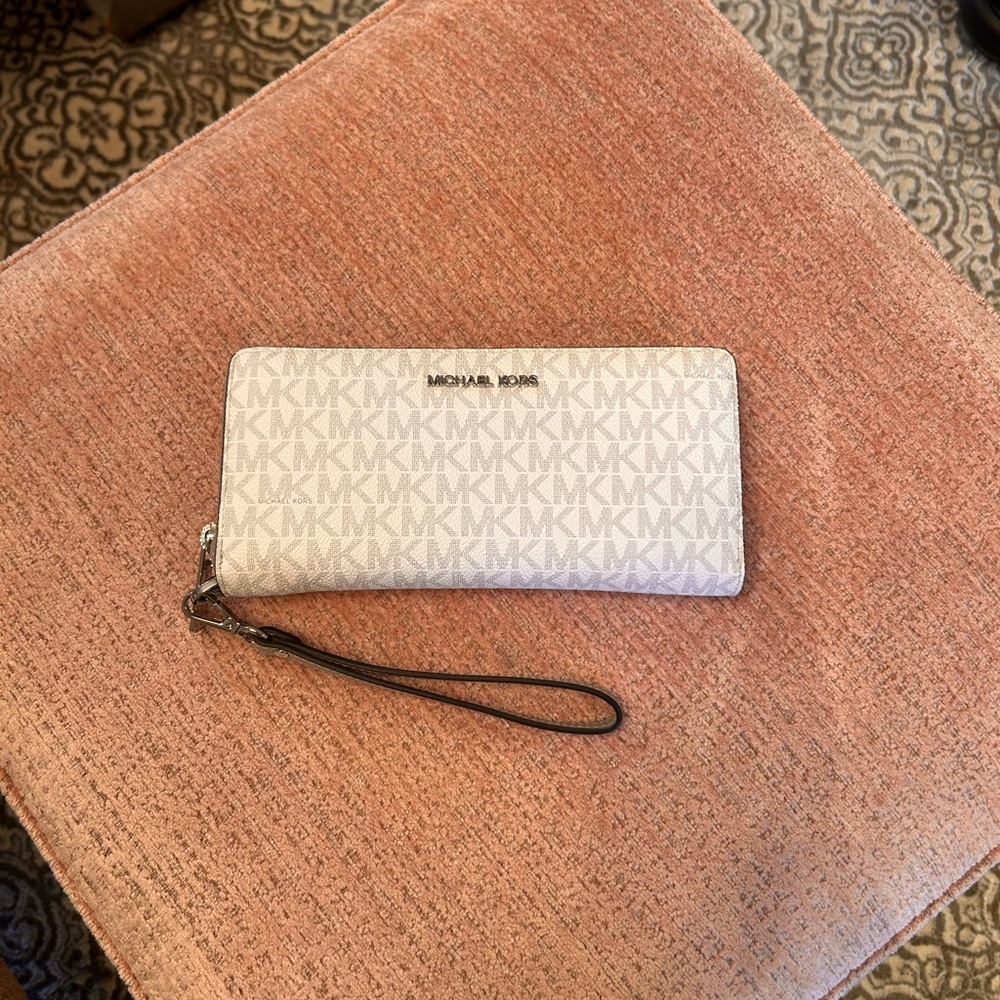 Michael Kors White Wristlet Wallet